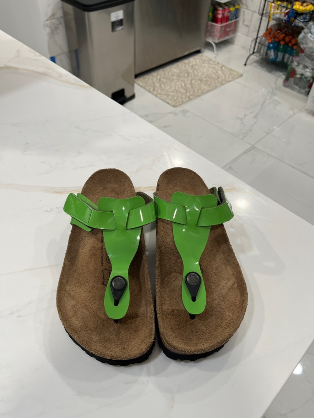 GREEN BETULA BIRKENSTOCK THONG SANDALS PATENT LEATHER